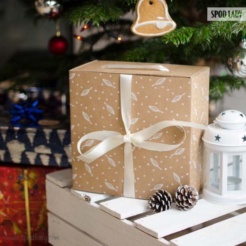 Zestaw upominkowy dla te�cia zapakowany jest w specjalny kartonik.