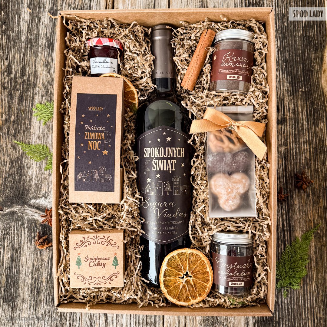 Zestaw prezentowy z czerwonym winem w brzach