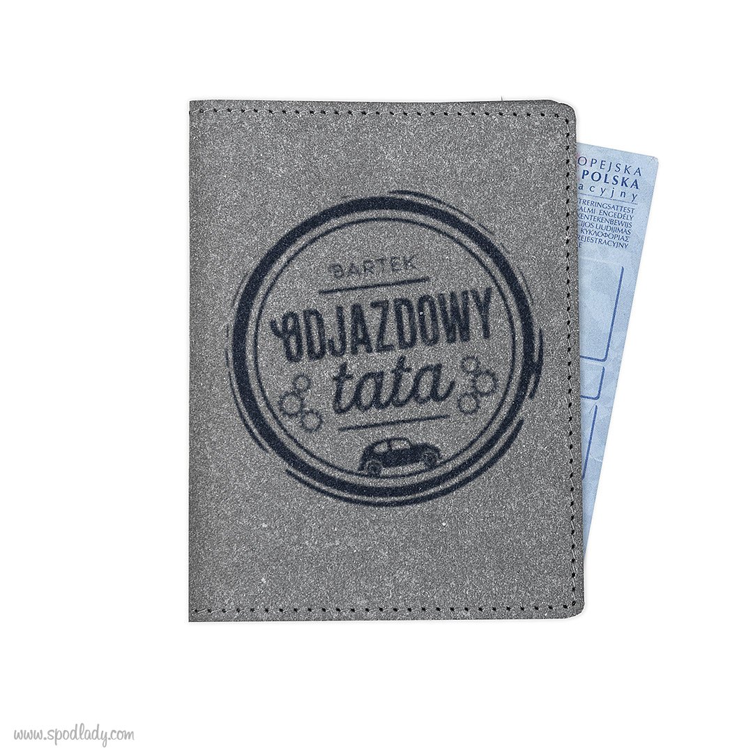 Etui na dokumenty z imieniem "Odjazdowy tata"
