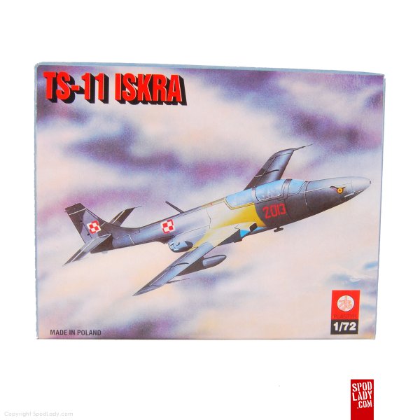 Samolot TS-11 Iskra model plastikowy