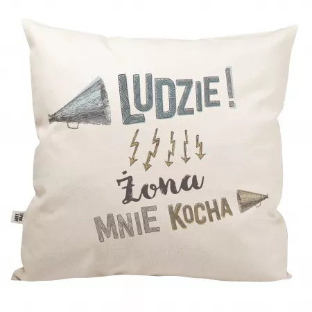 Poduszka "�ona mnie kocha"