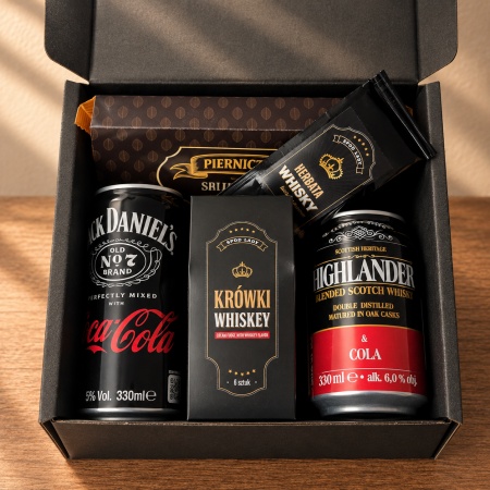 Podw�jna whisky z col� w czerni
